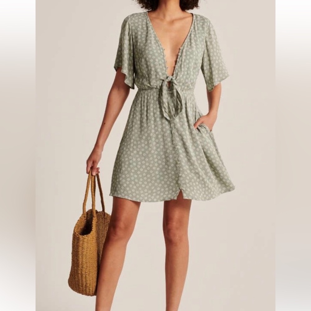 Abercrombie & Fitch Green Smocked Tie Front Sundress